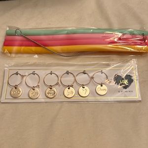 🔥Brand New Drink charms and silicone straws with cleaning brush B43